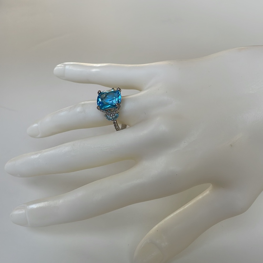 NWOT Blue Topaz Ring 5 ct. t.w. & White Topaz 1/4 ct. - Picture 8 of 11
